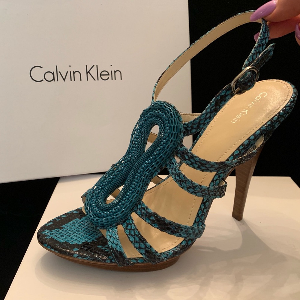 CALVIN KLEIN Perla Classic Python Print Size 10M